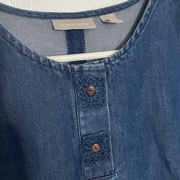 Nordstrom Women Blue Denim Chambray Embroidered Back Cut Out 100% Lyocell Large - Picture 6 of 7